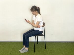 不良姿勢巻き肩にも鍼灸を